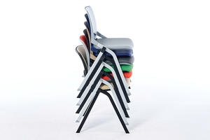 Vertikal können unsere Toldeo Stühle gestapelt werden